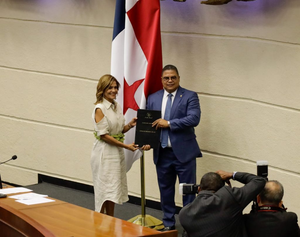 Asamblea Nacional de Panamá, ratifica a la señora Denise Guillén como Administradora General de la ATP