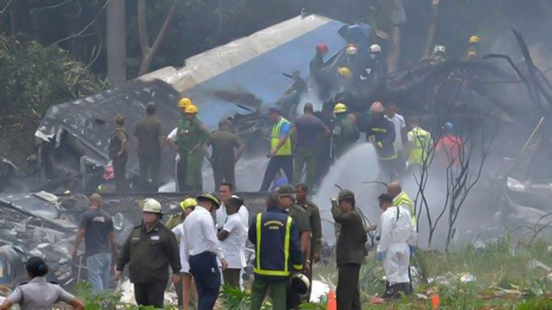 Sobreviven tres personas en accidente aéreo en Cuba 