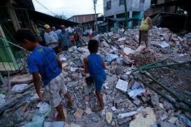 Asciende número de muertes por sismo en Ecuador