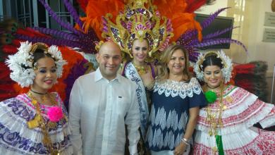 Panameños residentes en Miami celebran con música y bailes folclóricos