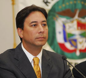Renuncia de  Melitón Arrocha, ministro de Comercio e Industrias