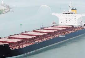Canal de Panamá alquila buque para pruebas en nuevas esclusas