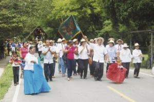 Preparan desfile de polleras en Carnaval de El Valle de Antón