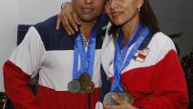 Madre e hijo atletas reciben reconocimiento por ganar medallas deportivas